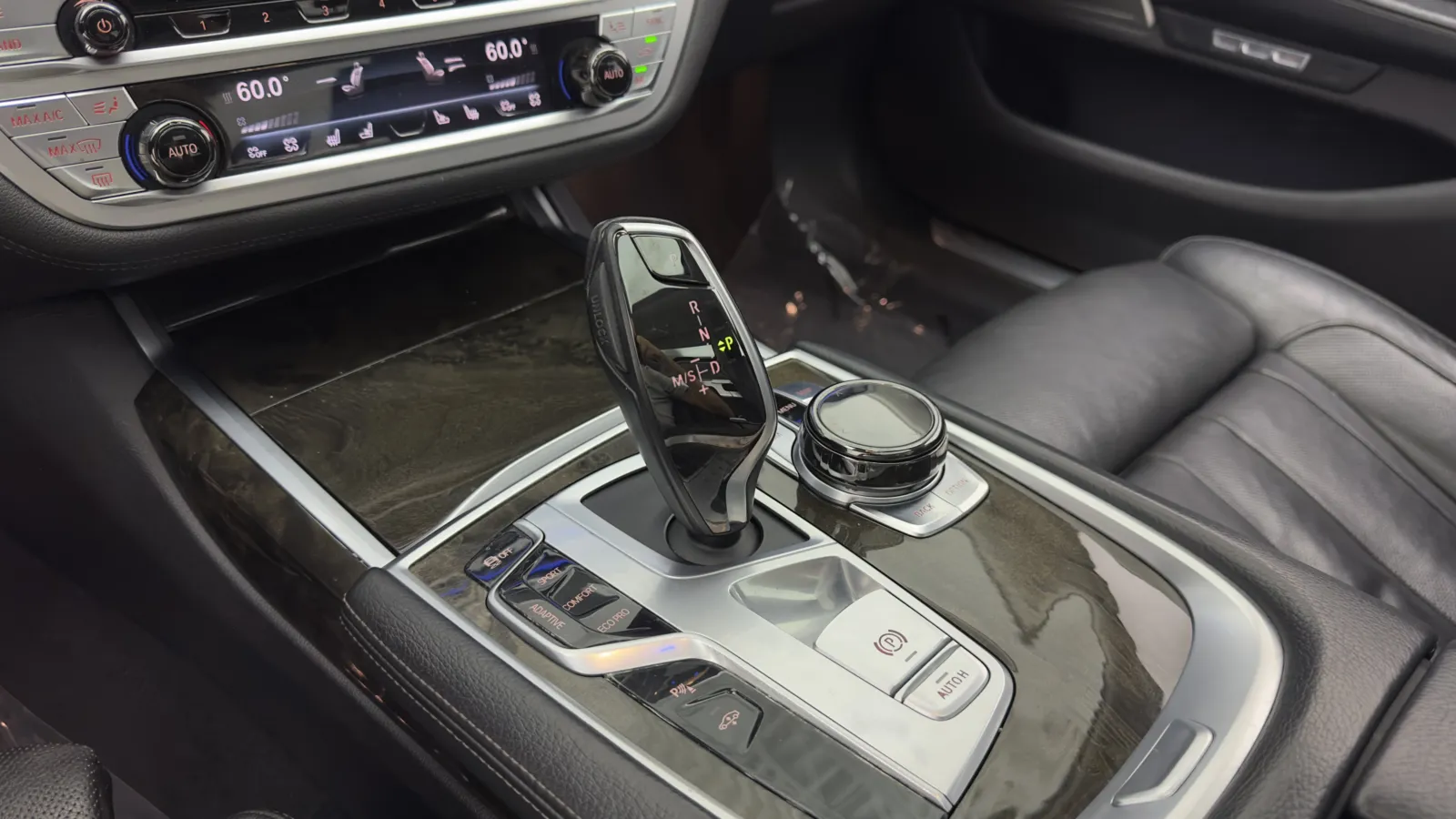 BMW 7 Series photo 21