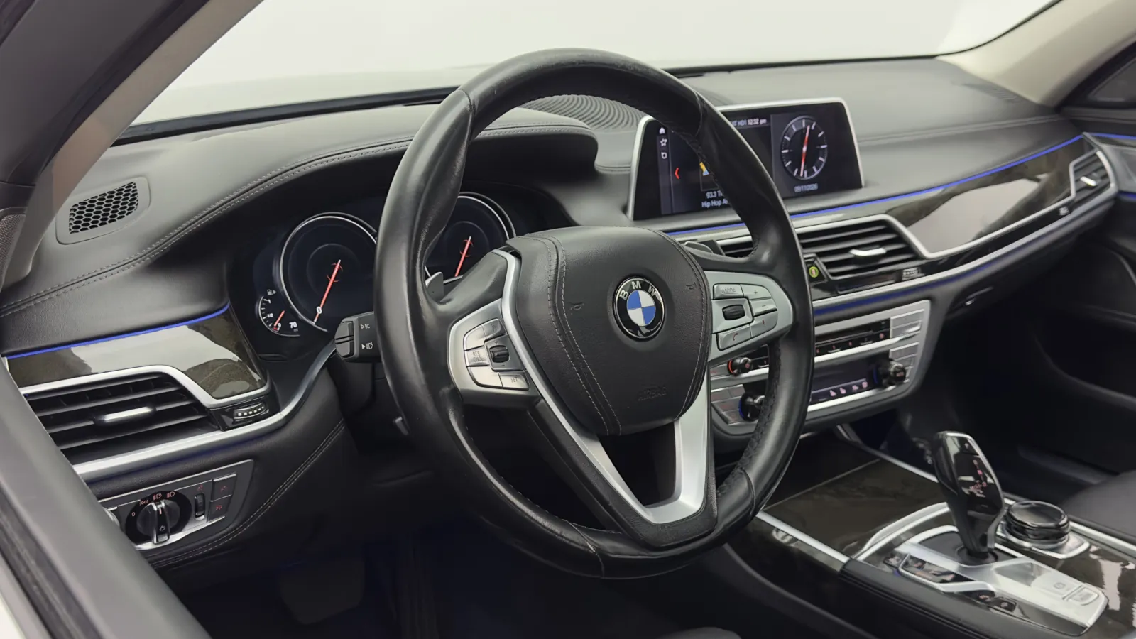BMW 7 Series photo 10
