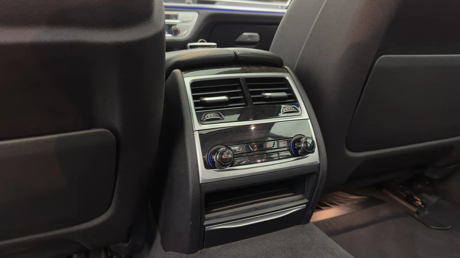 BMW 7 Series photo 31