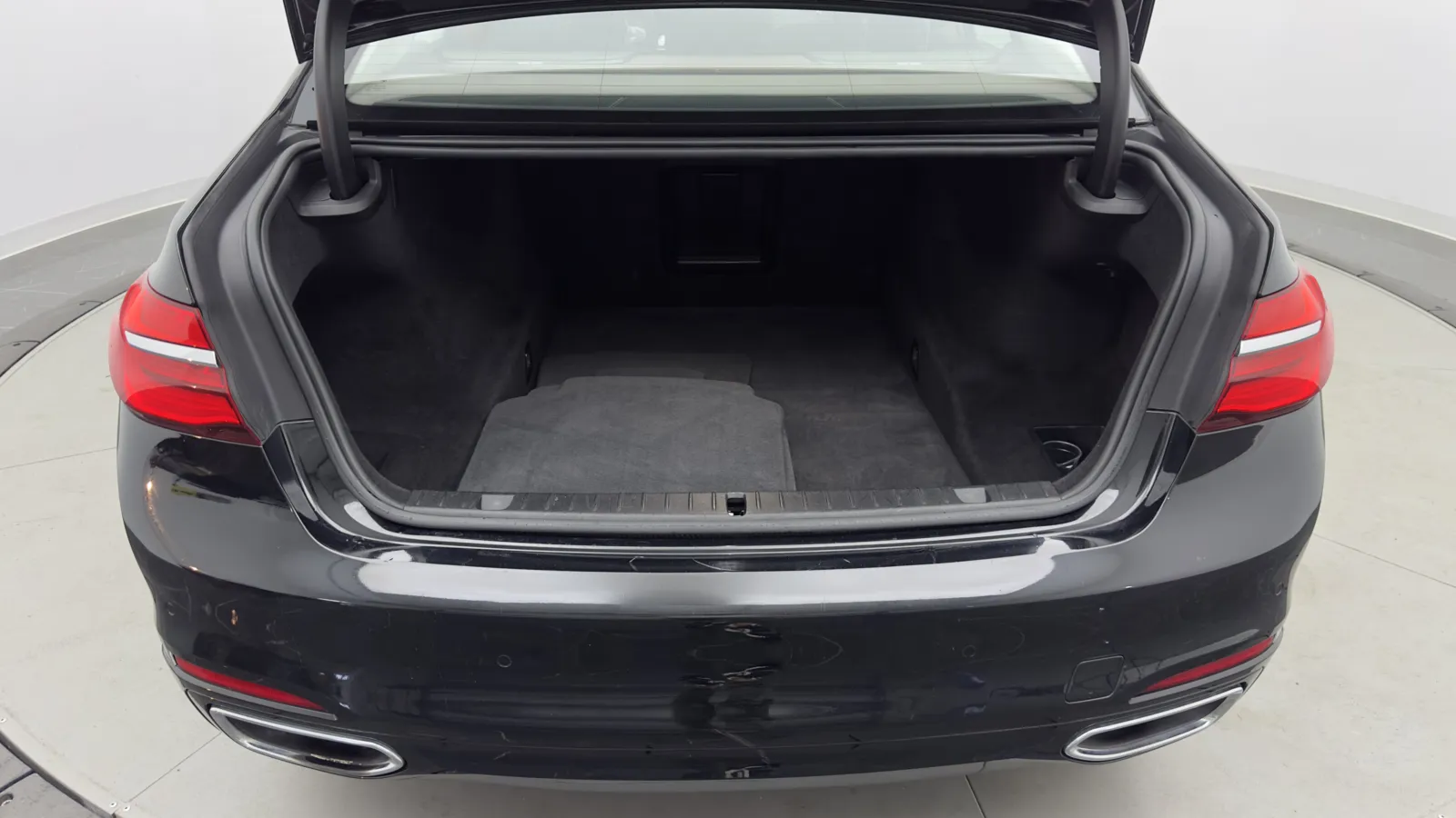 BMW 7 Series photo 36