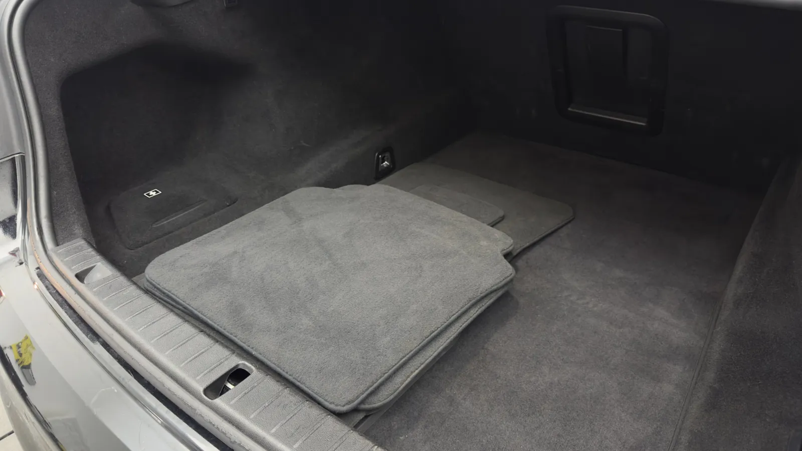 BMW 7 Series photo 37