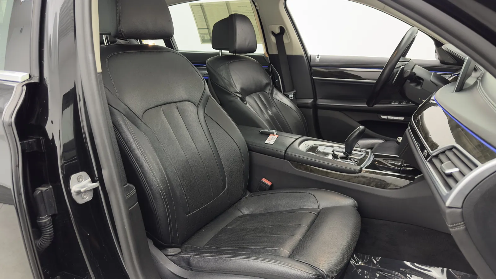 BMW 7 Series photo 46
