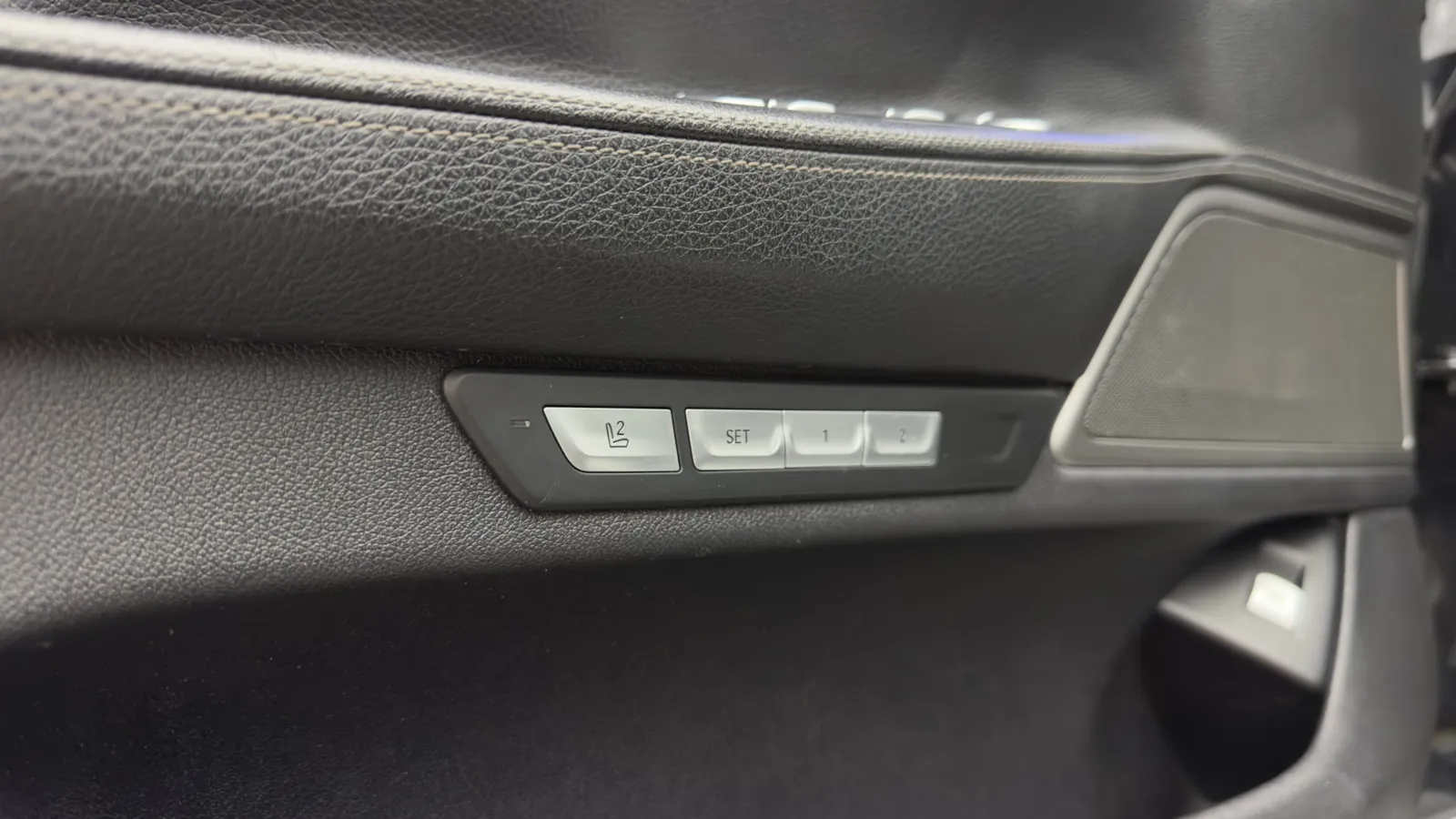 BMW 7 Series photo 14