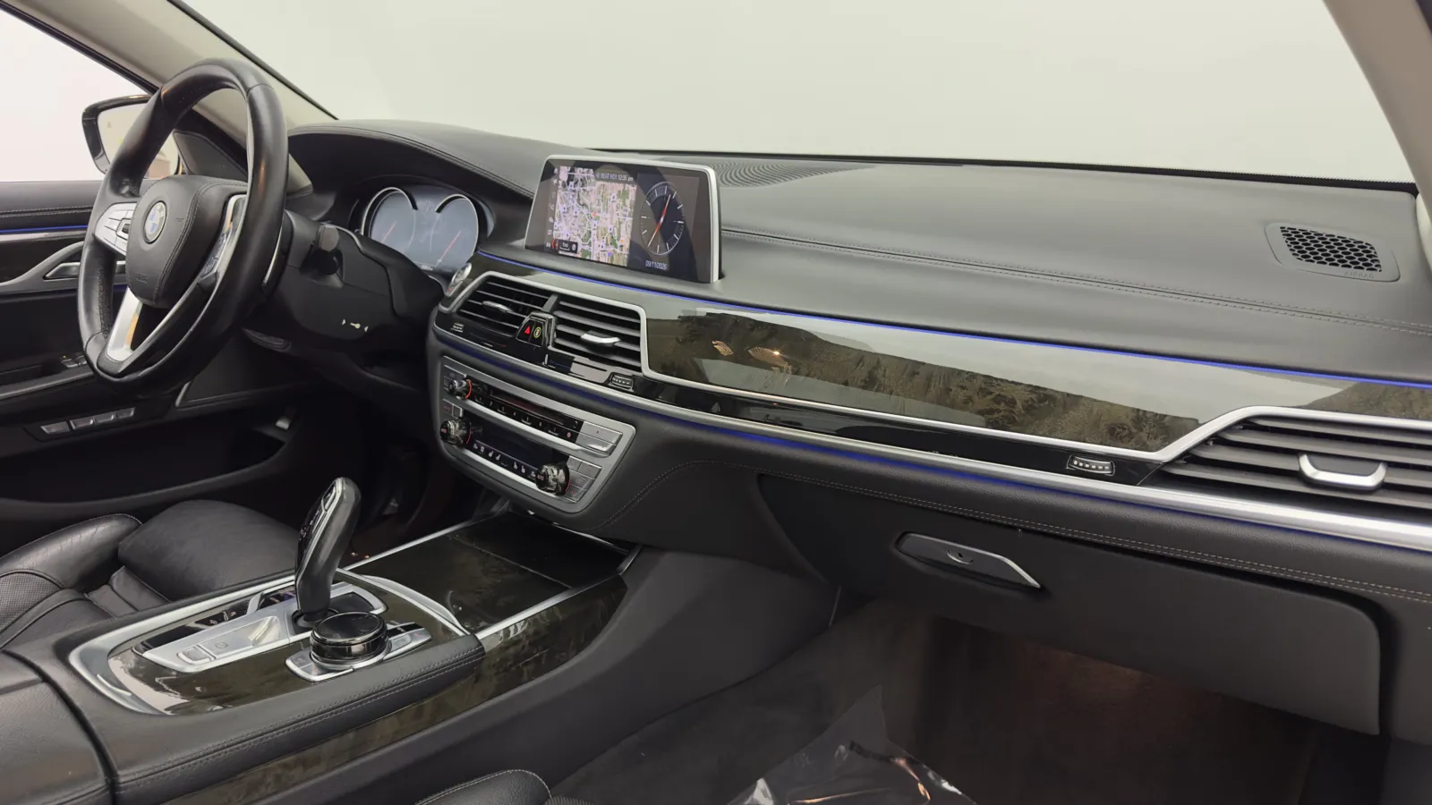 BMW 7 Series photo 45
