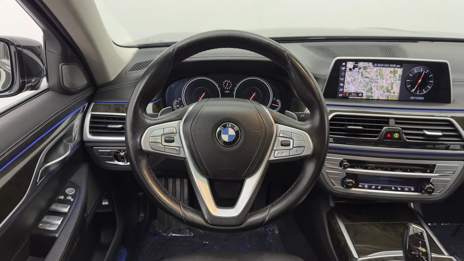 BMW 7 Series photo 32