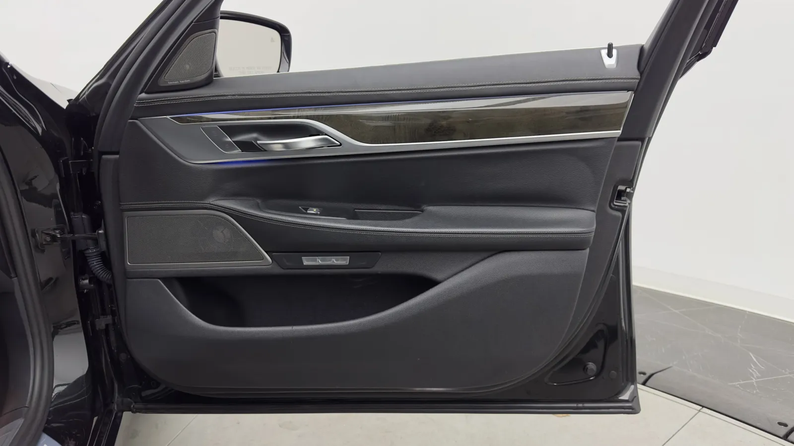 BMW 7 Series photo 42