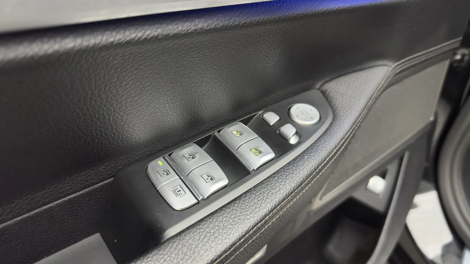 BMW 7 Series photo 13