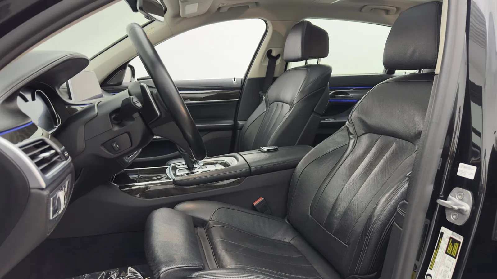 BMW 7 Series photo 18