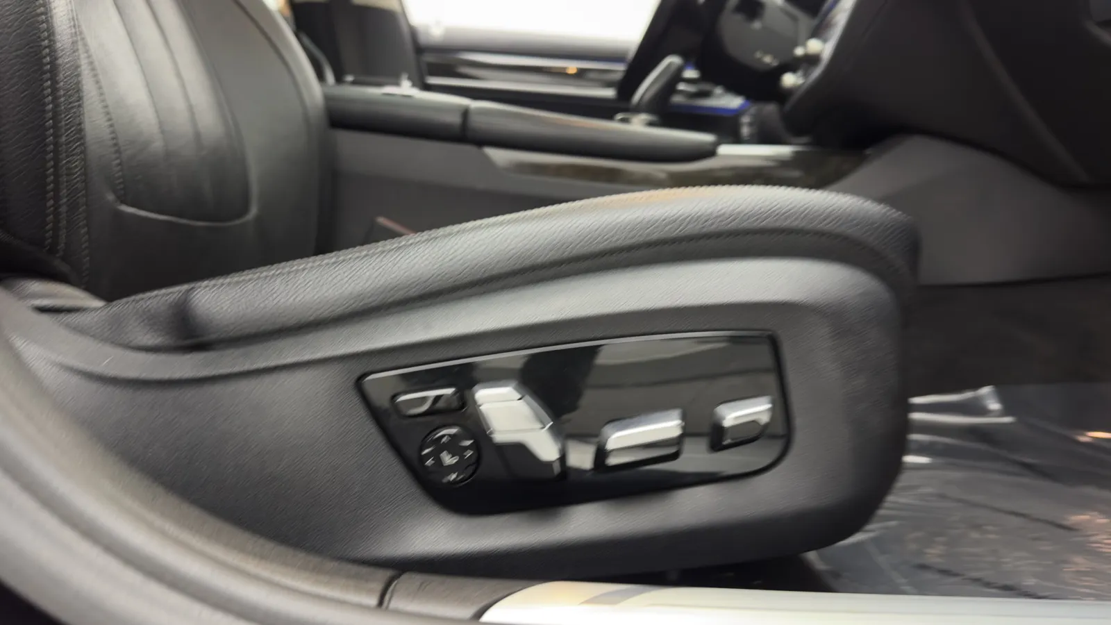 BMW 7 Series photo 44
