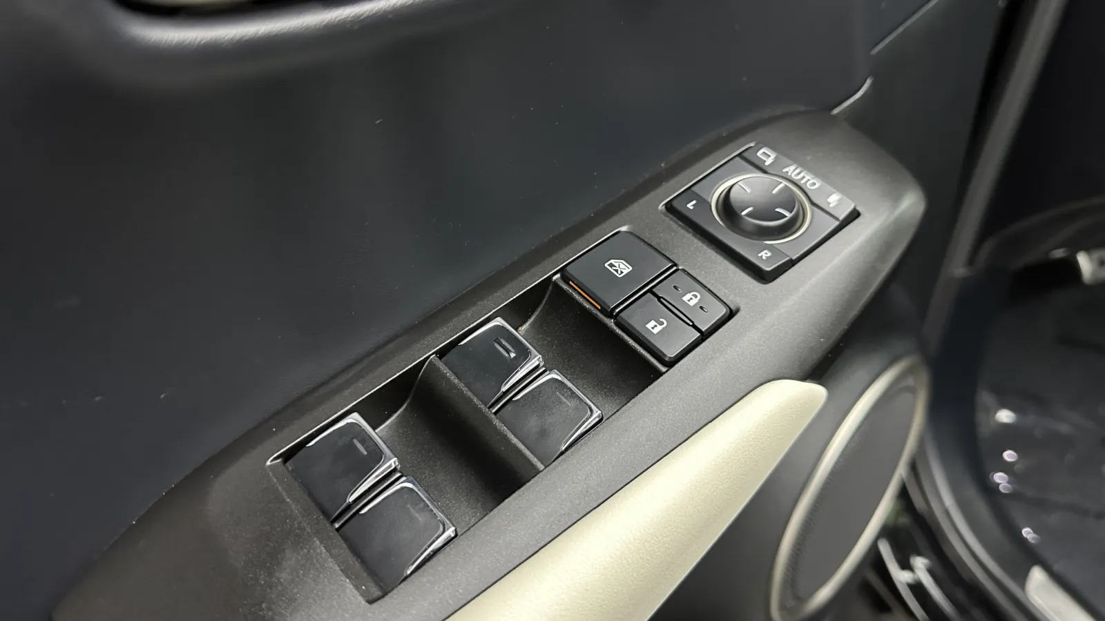 Lexus NX photo 12