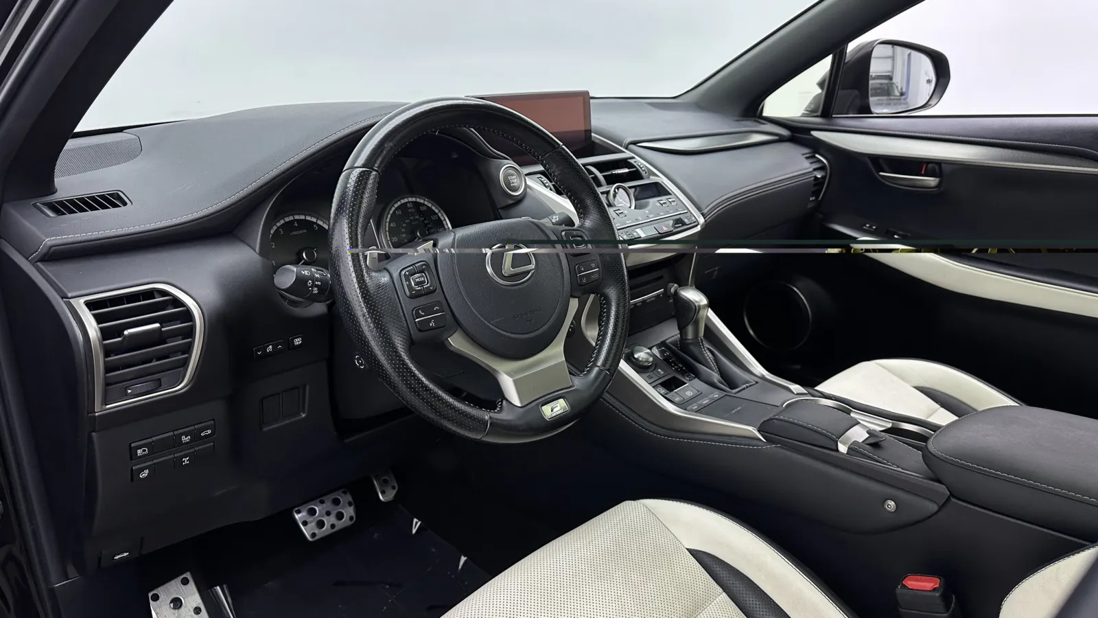 Lexus NX photo 11