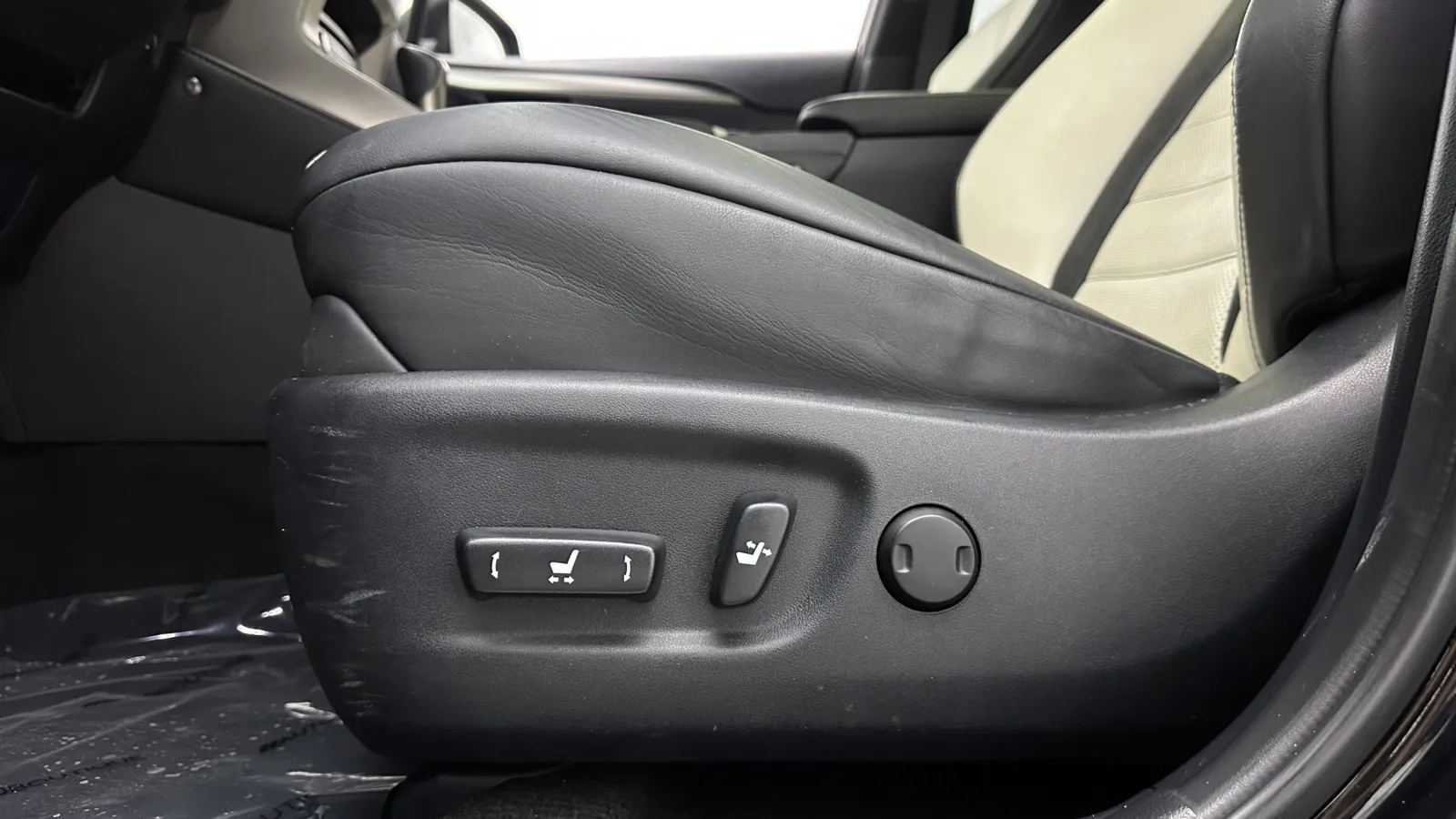 Lexus NX photo 14