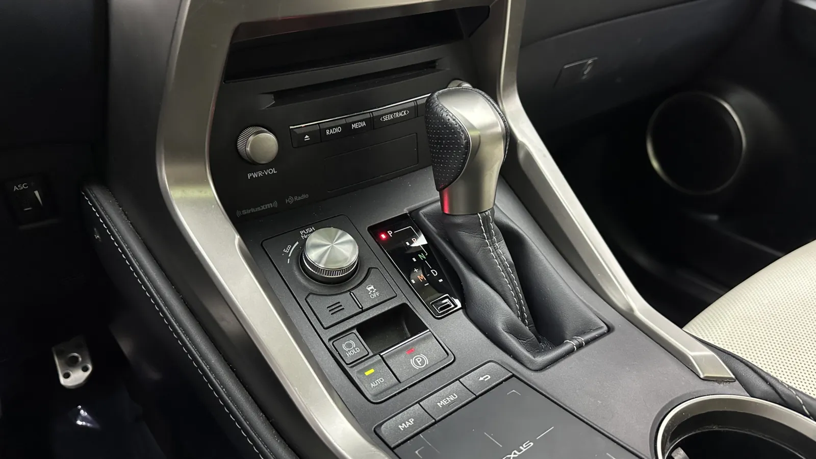 Lexus NX photo 18