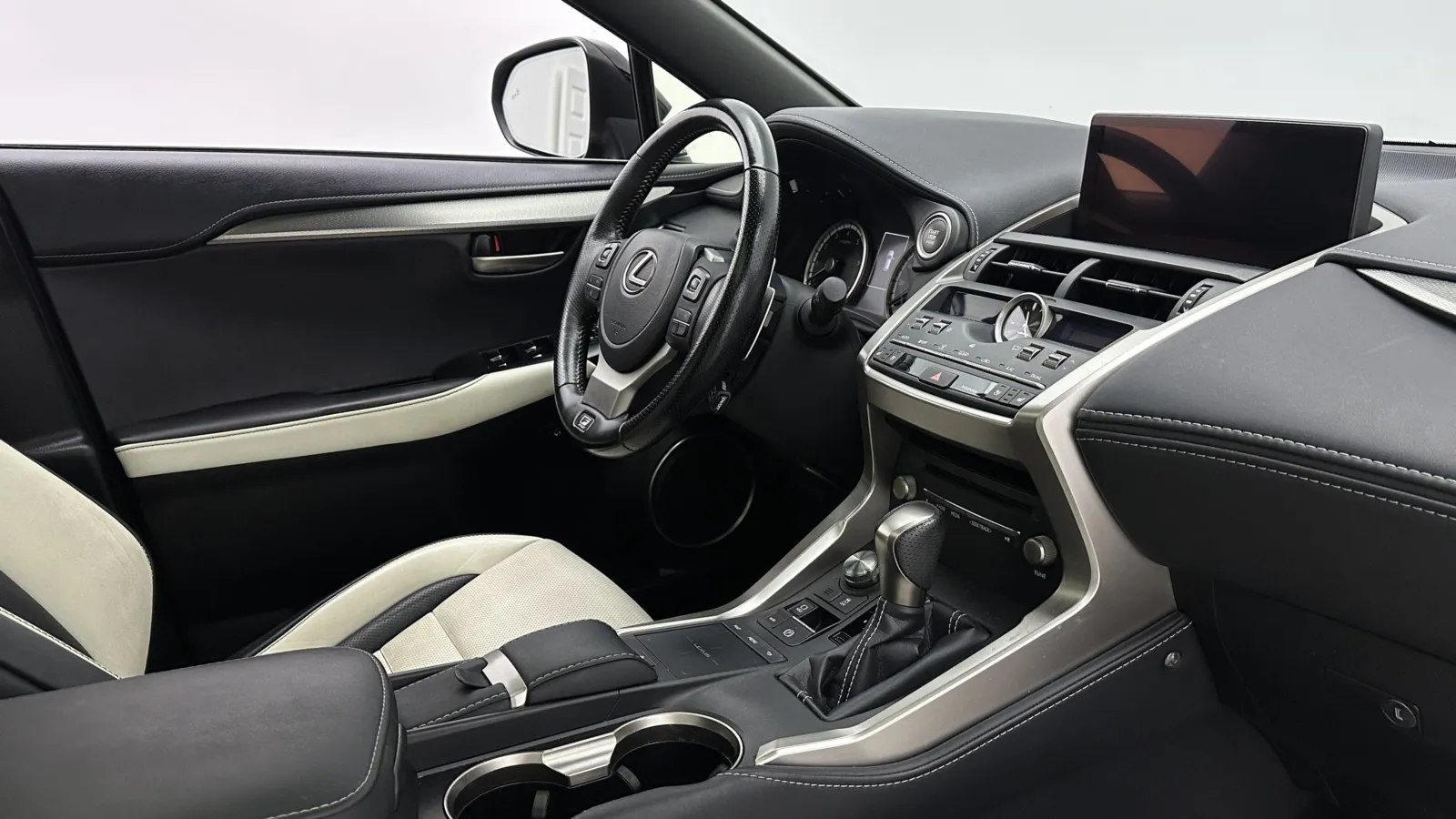 Lexus NX photo 37