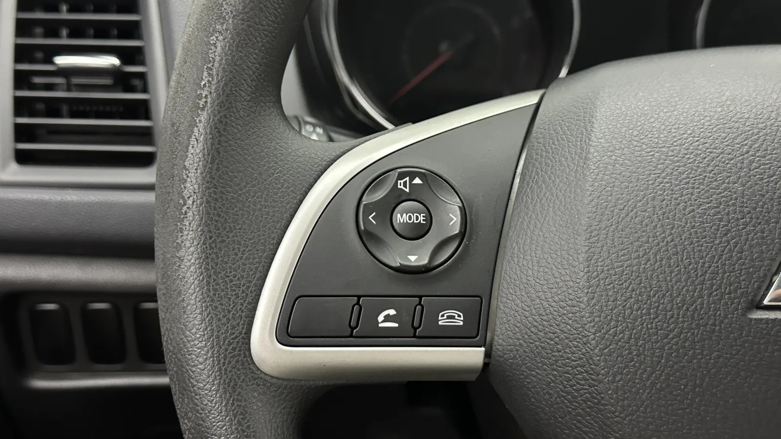 Mitsubishi Outlander Sport photo 18
