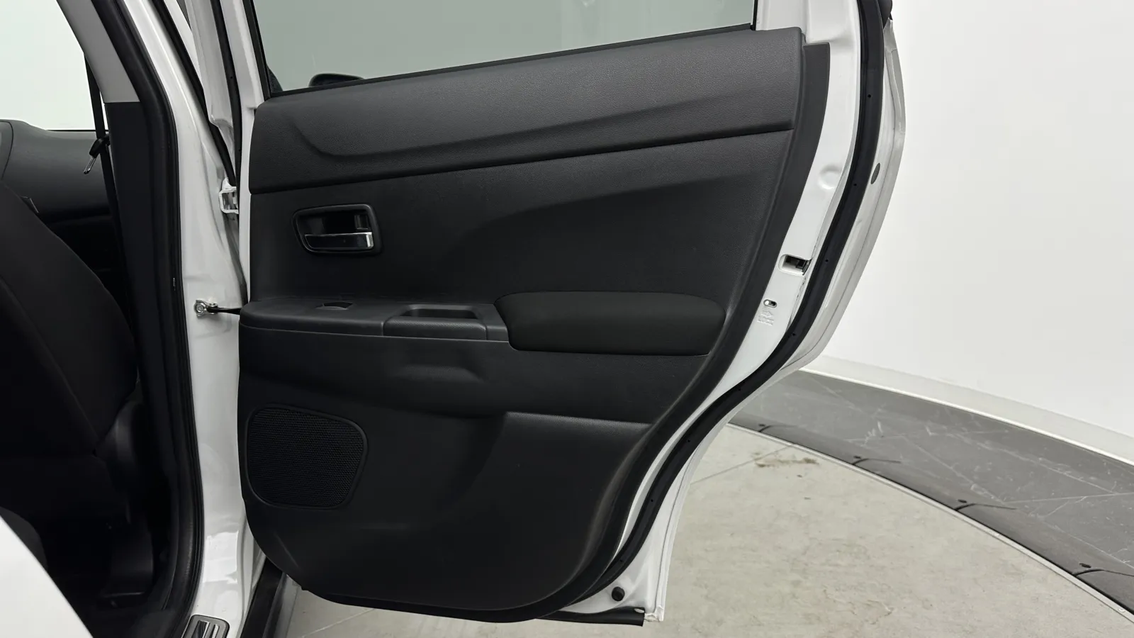 Mitsubishi Outlander Sport photo 23