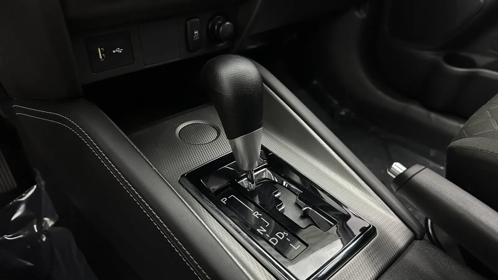 Mitsubishi Outlander Sport photo 13