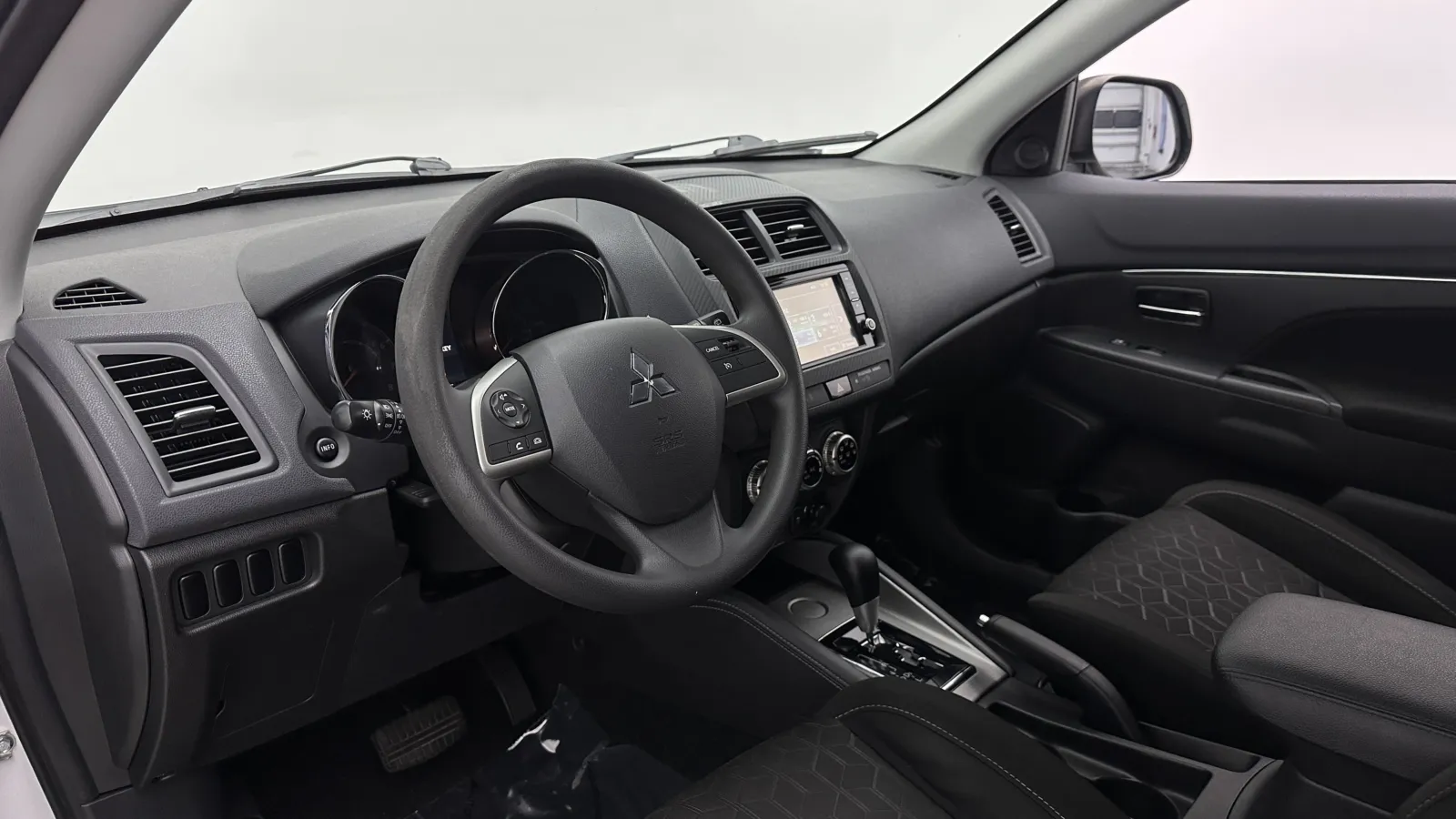 Mitsubishi Outlander Sport photo 10