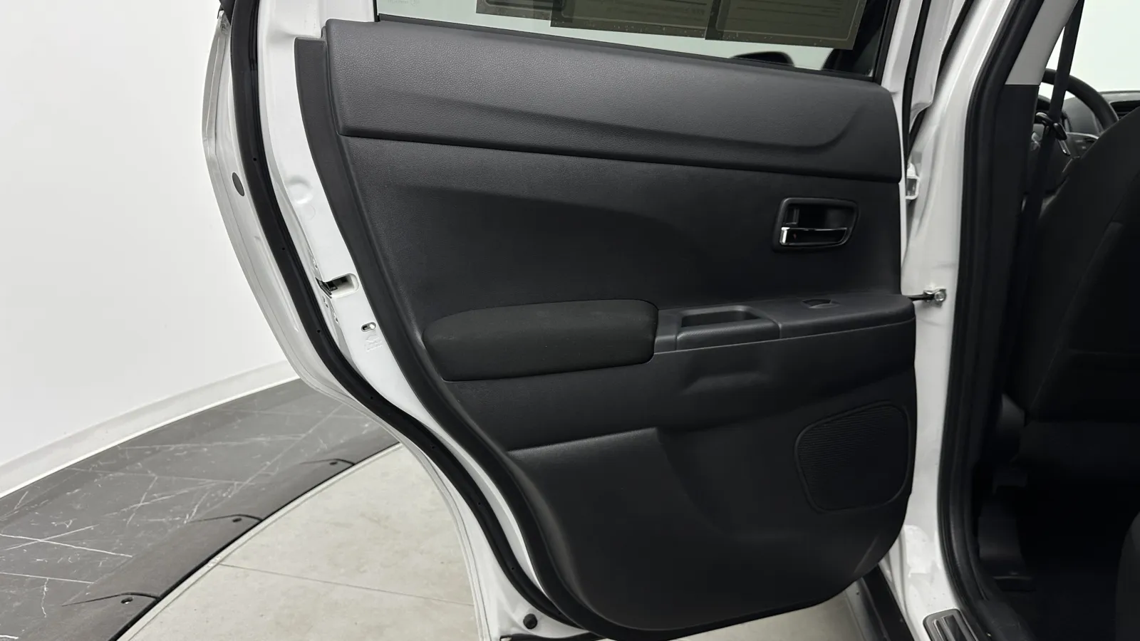 Mitsubishi Outlander Sport photo 21