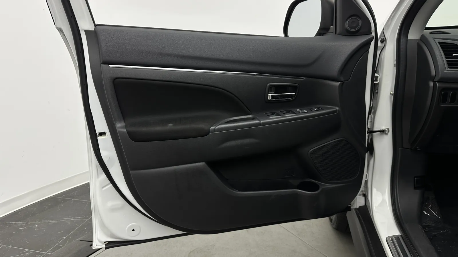 Mitsubishi Outlander Sport photo 9
