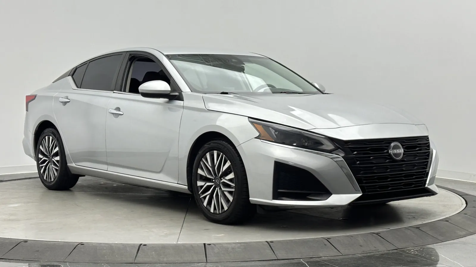 Nissan Altima photo 3