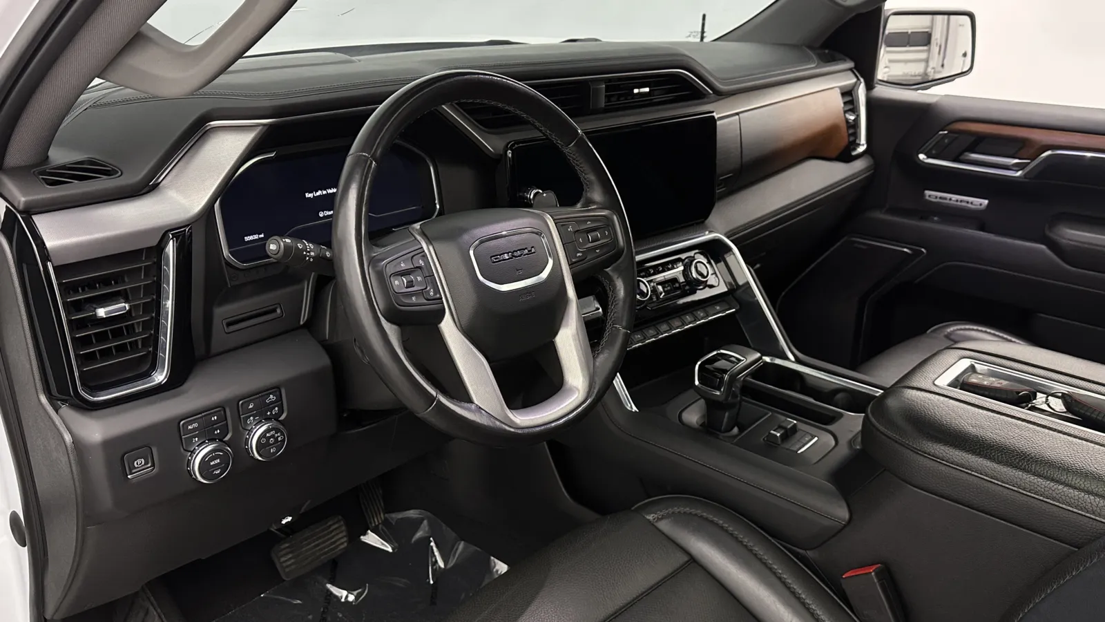 GMC Sierra photo 11