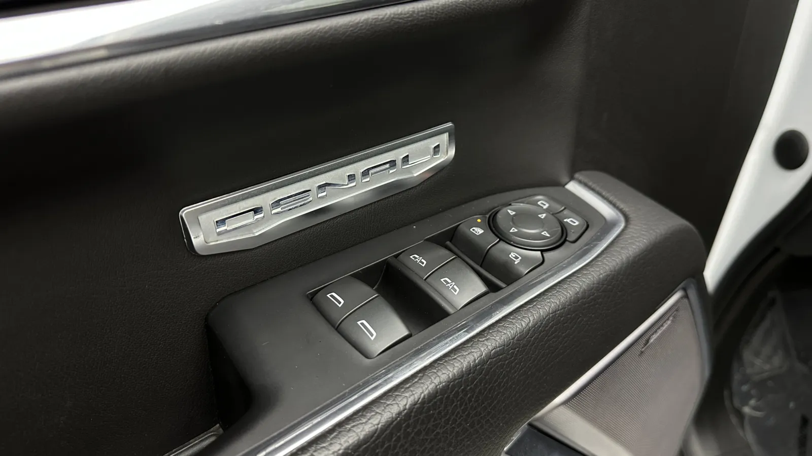 GMC Sierra photo 13