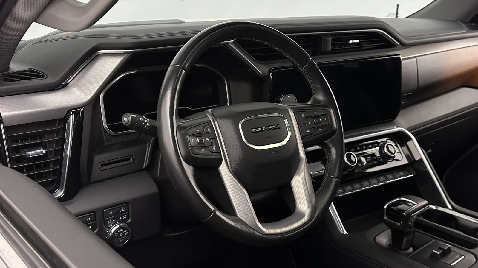 GMC Sierra photo 9