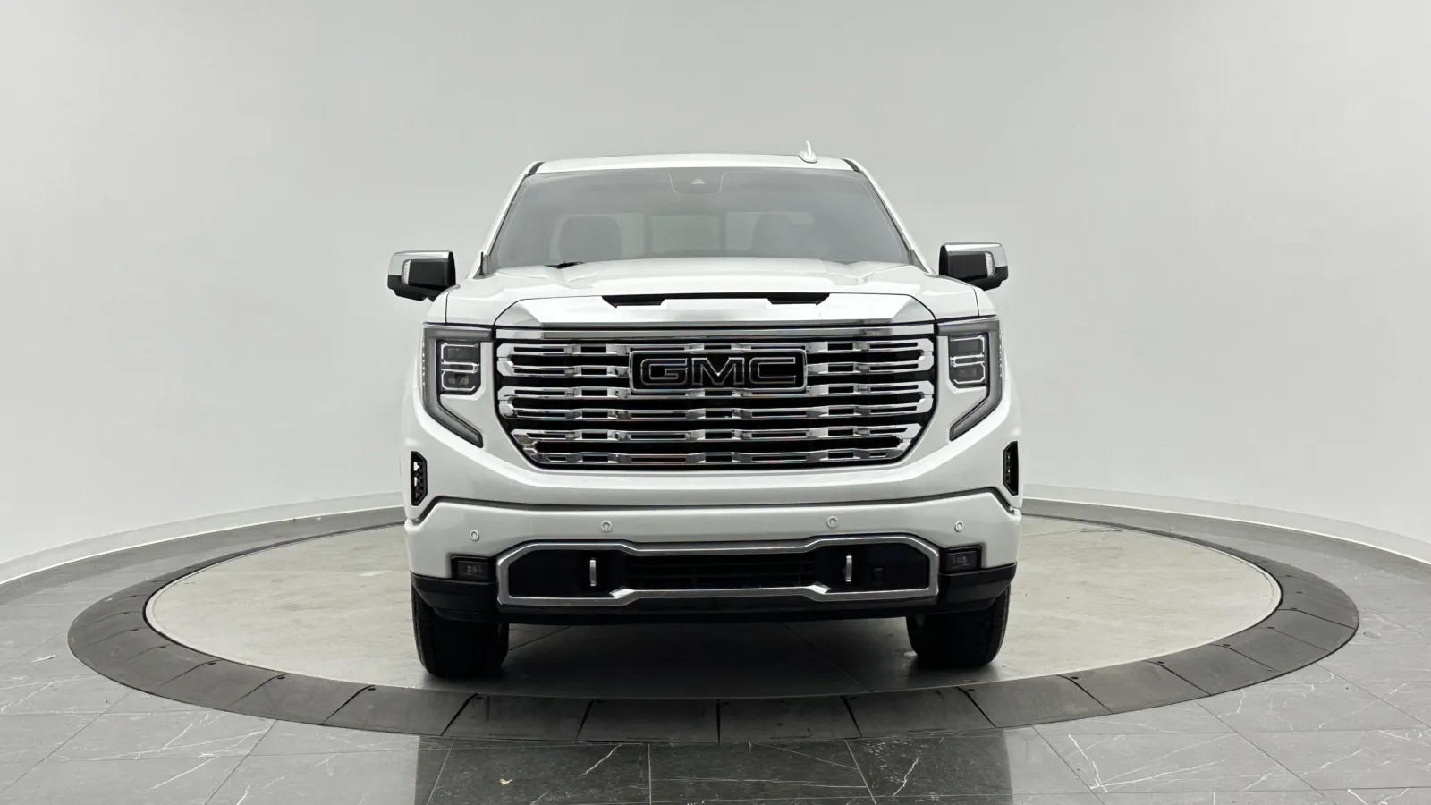 GMC Sierra photo 2