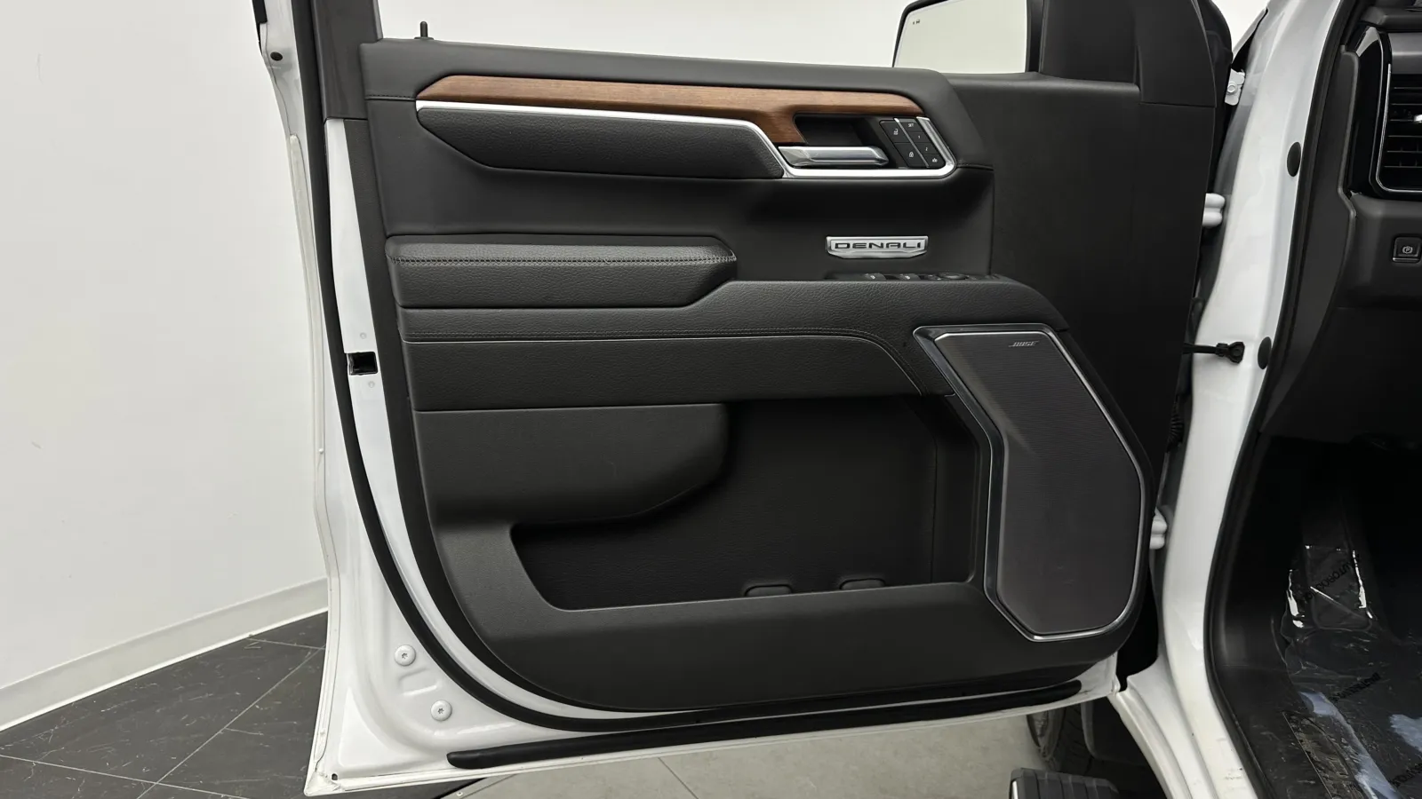 GMC Sierra photo 12