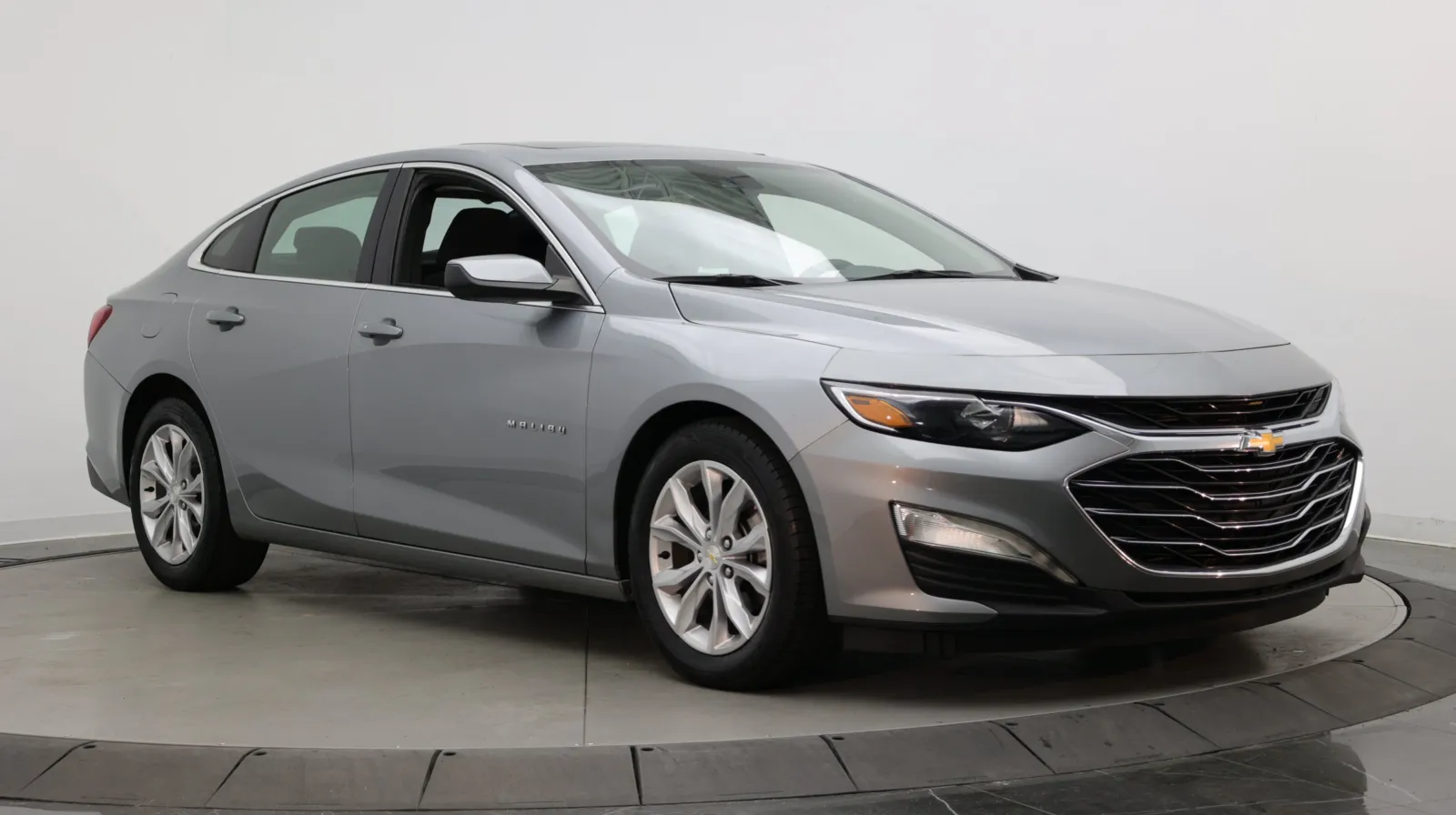 Chevrolet Malibu photo 3