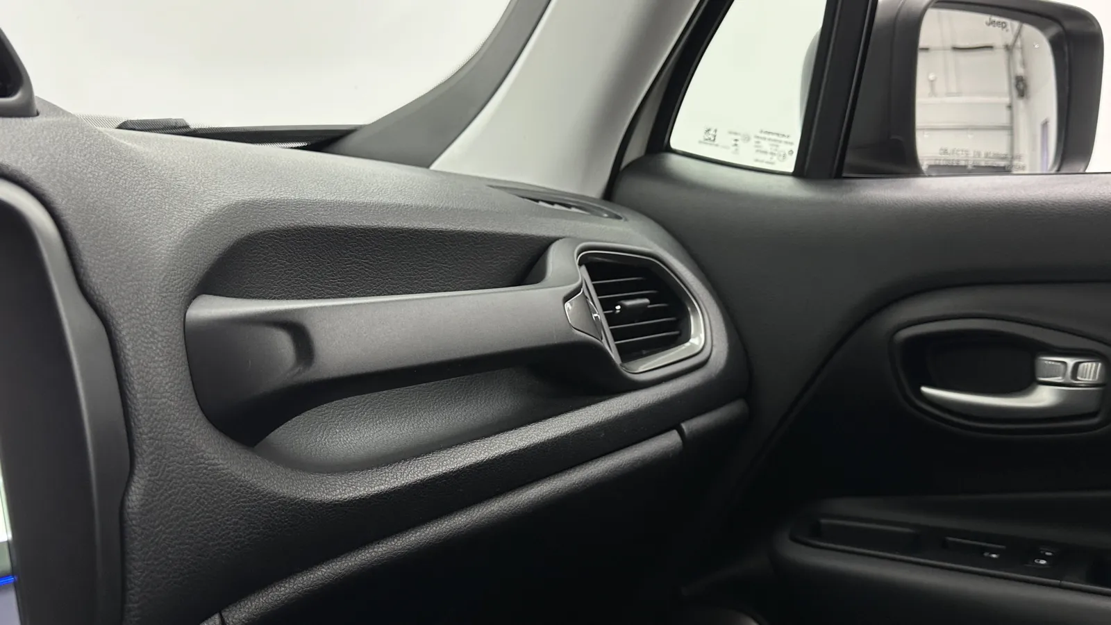 Jeep Renegade photo 23