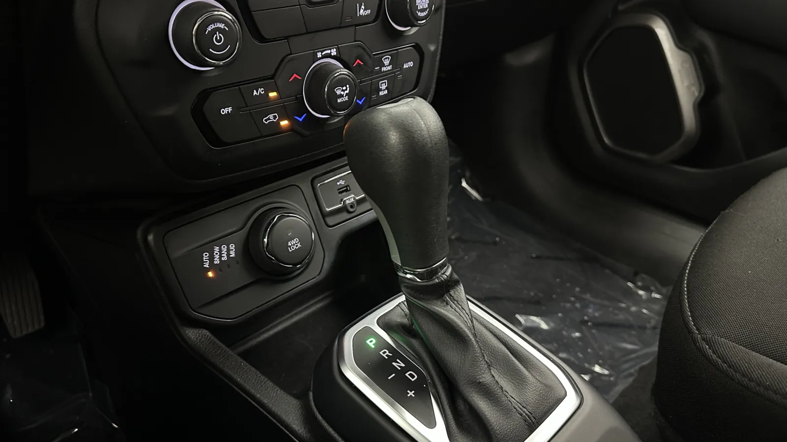 Jeep Renegade photo 16
