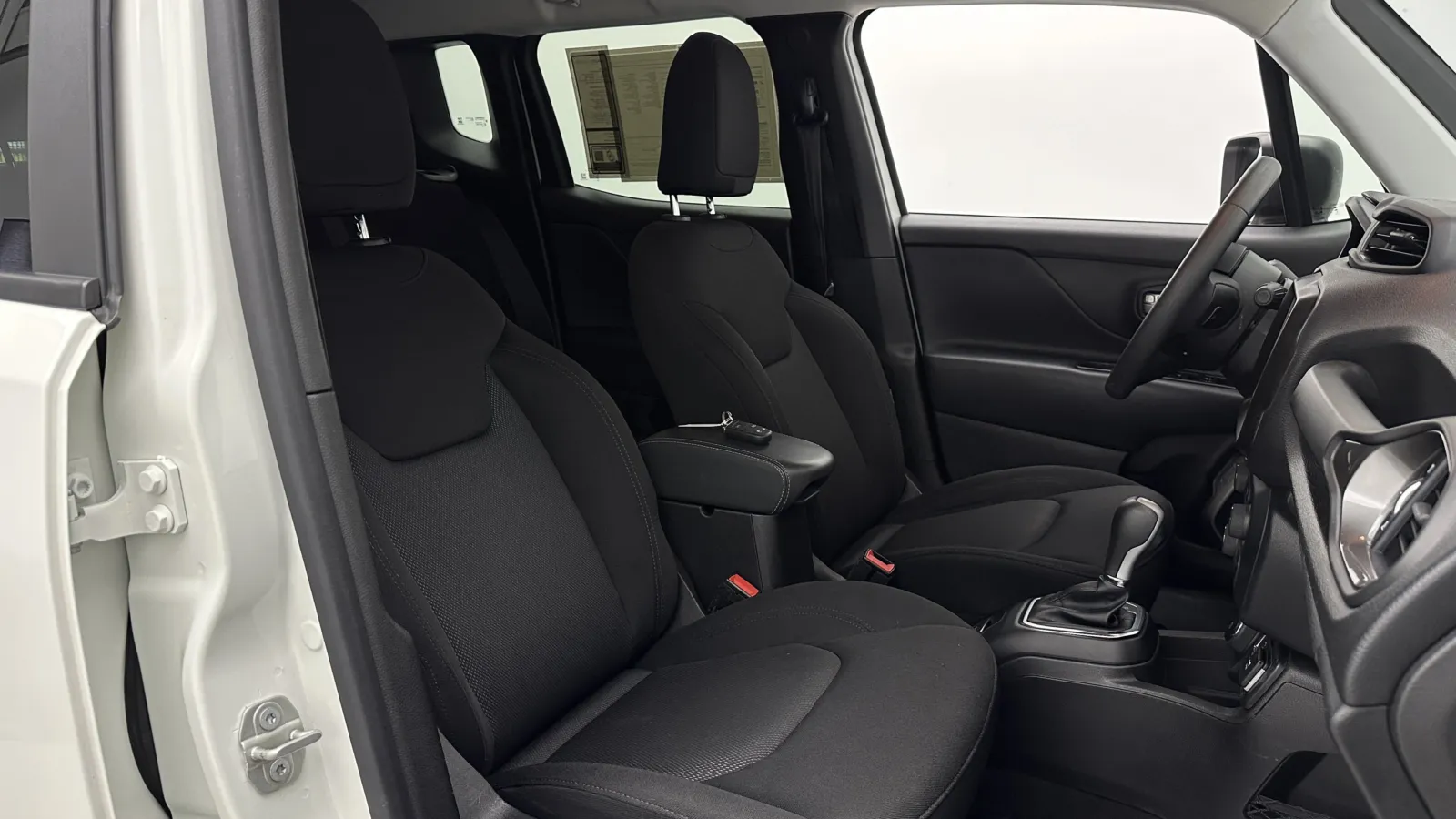 Jeep Renegade photo 36
