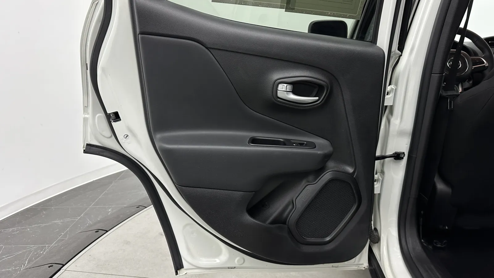 Jeep Renegade photo 26