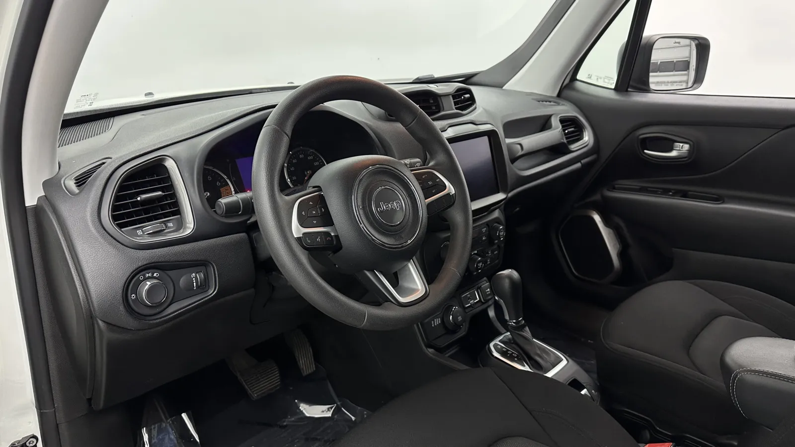 Jeep Renegade photo 11