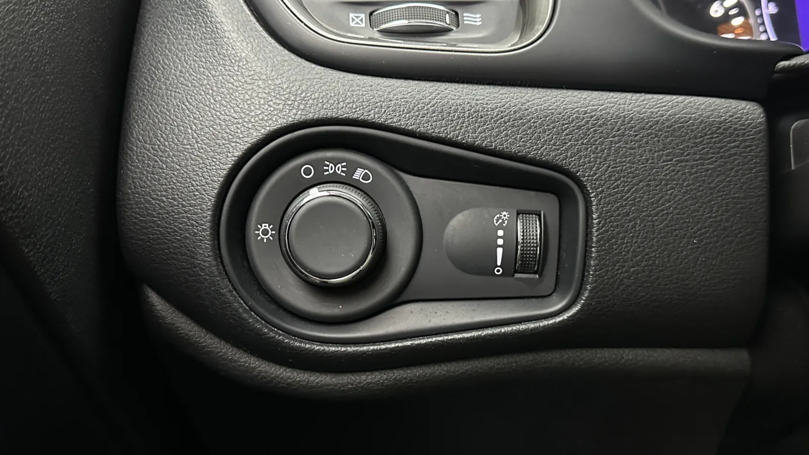 Jeep Renegade photo 24