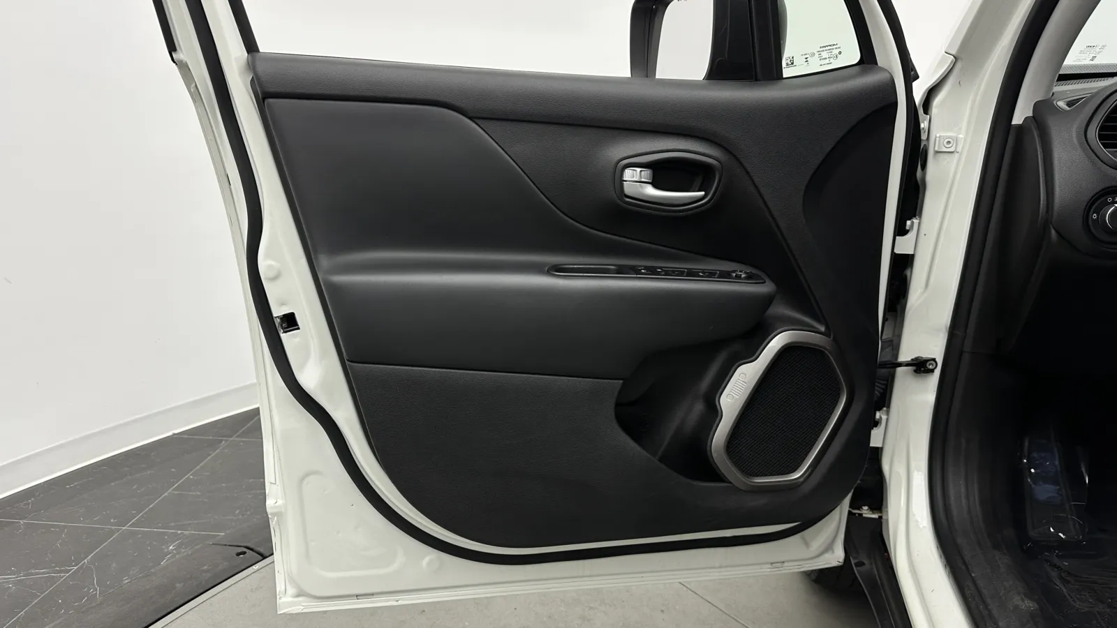 Jeep Renegade photo 10