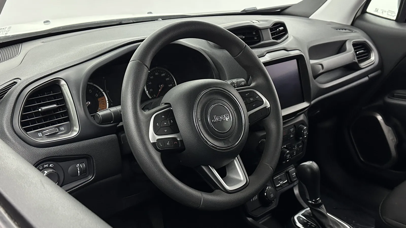 Jeep Renegade photo 9