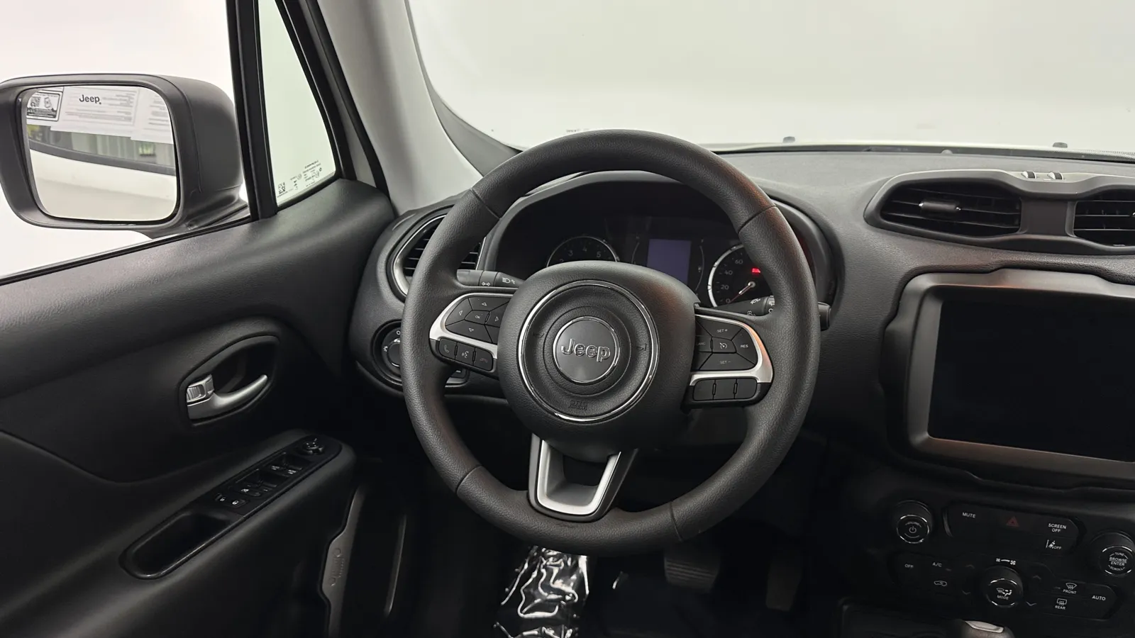 Jeep Renegade photo 28