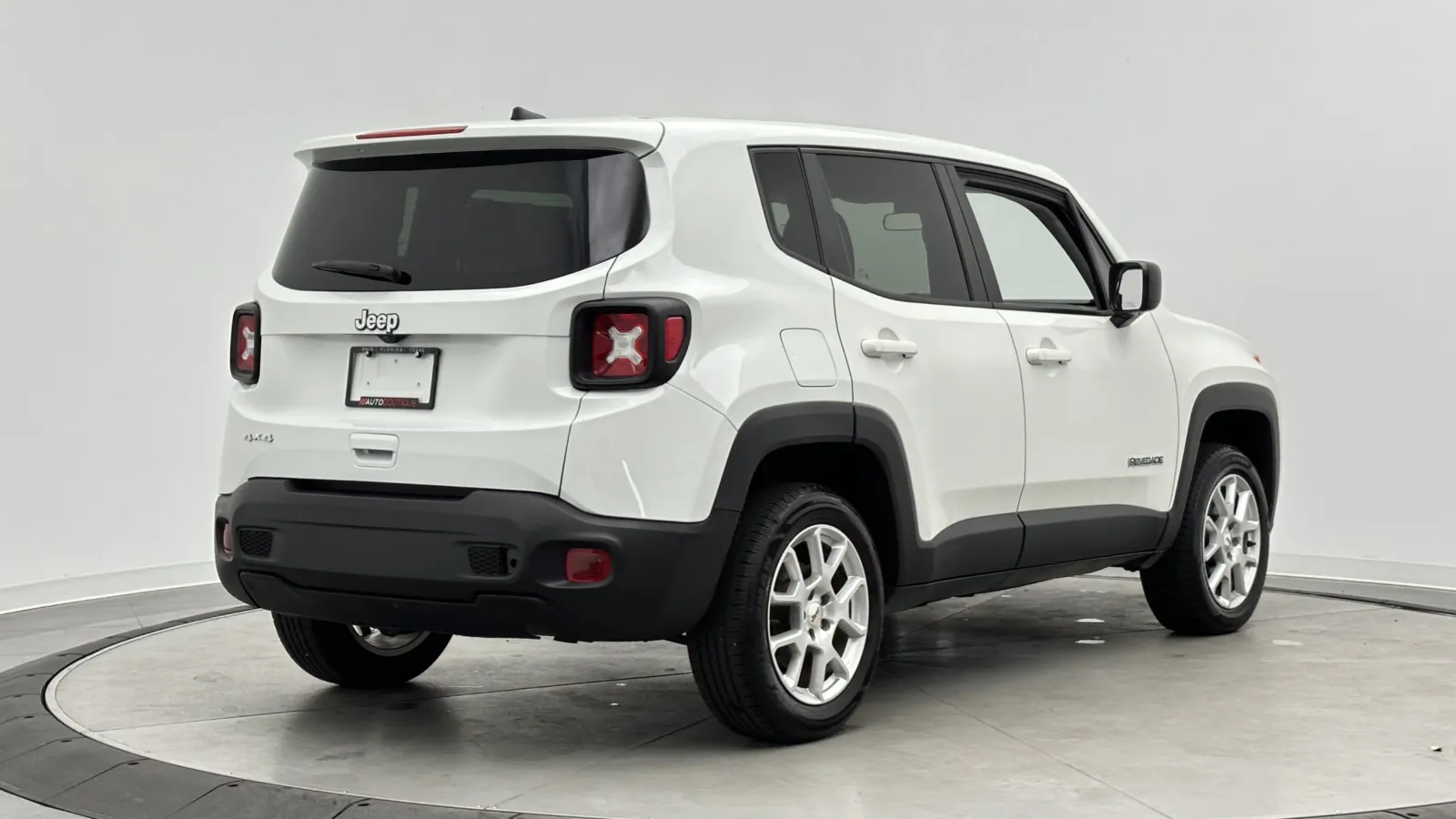 Jeep Renegade photo 8