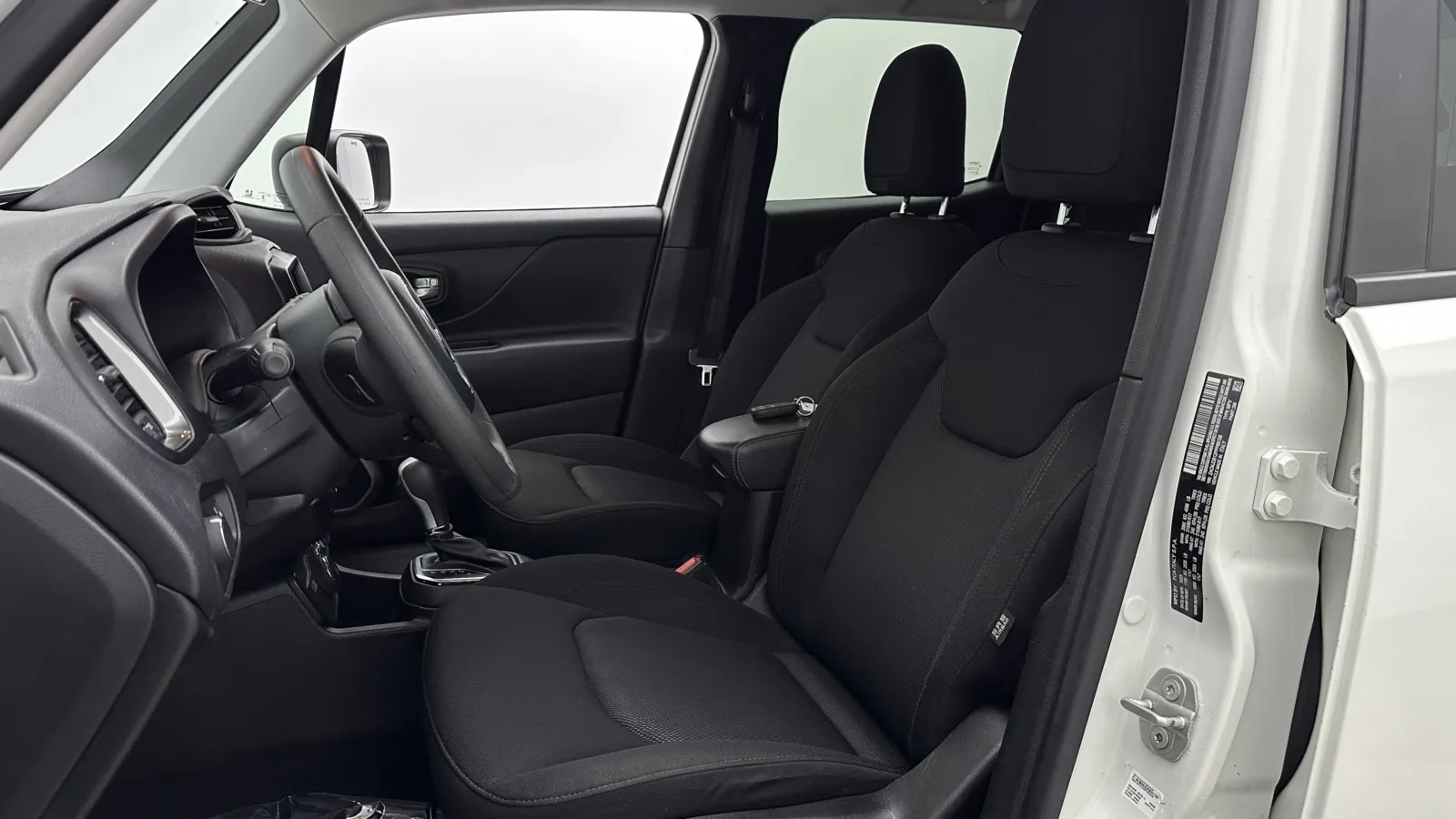 Jeep Renegade photo 14