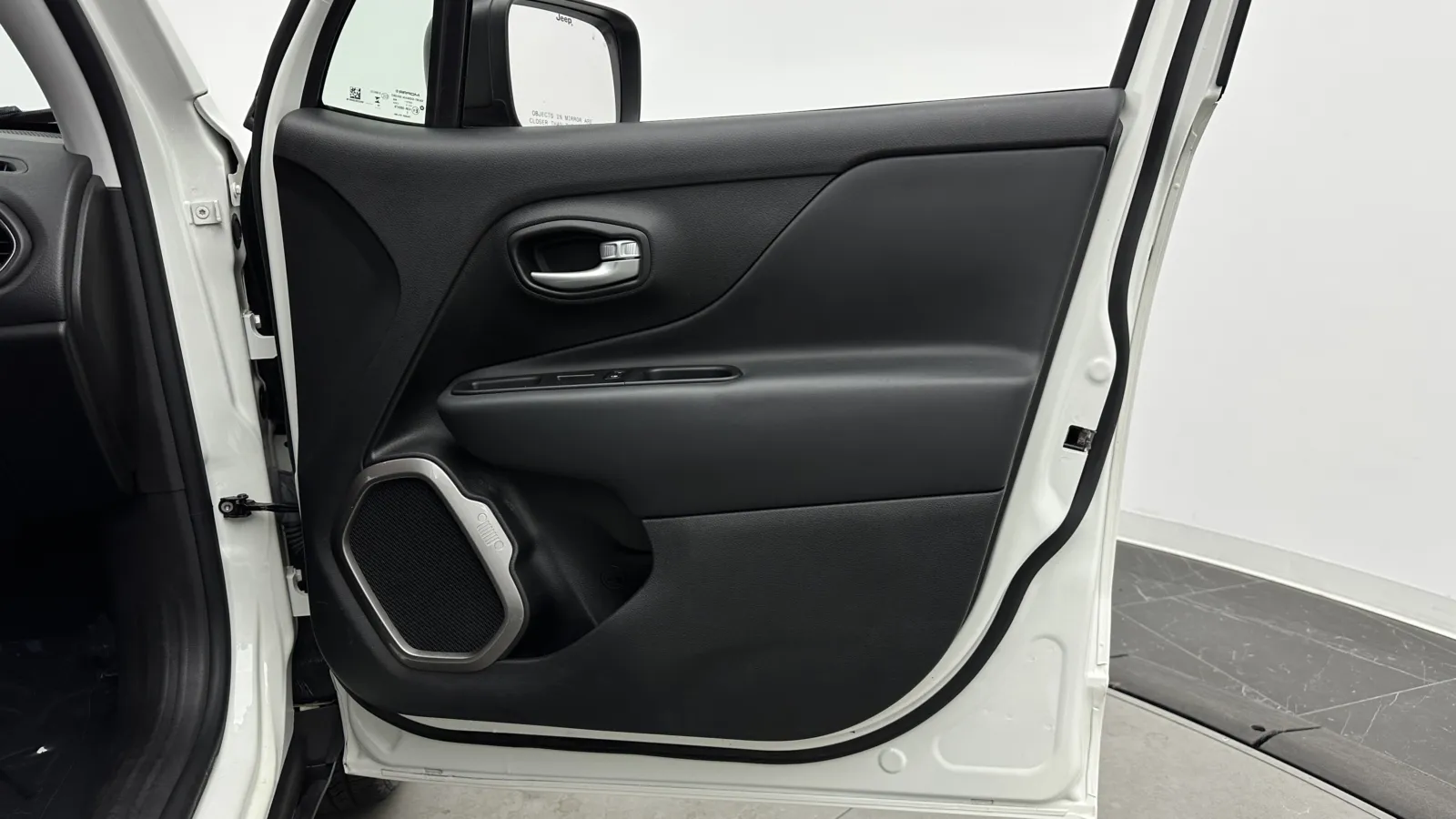 Jeep Renegade photo 34