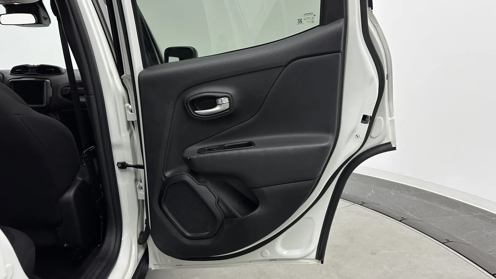 Jeep Renegade photo 32
