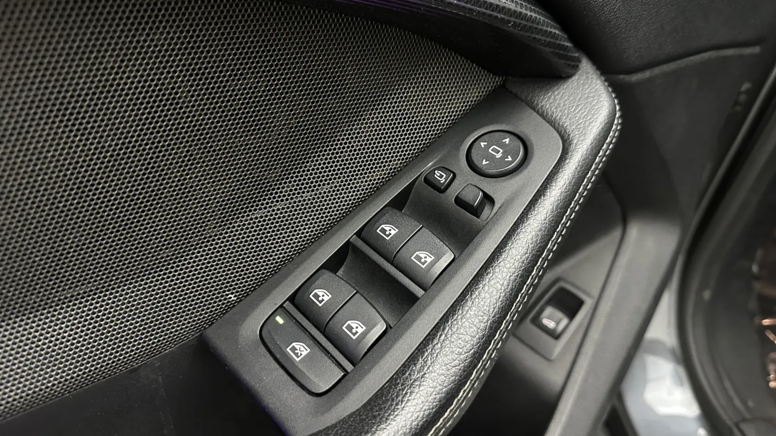 BMW 2 Series photo 14