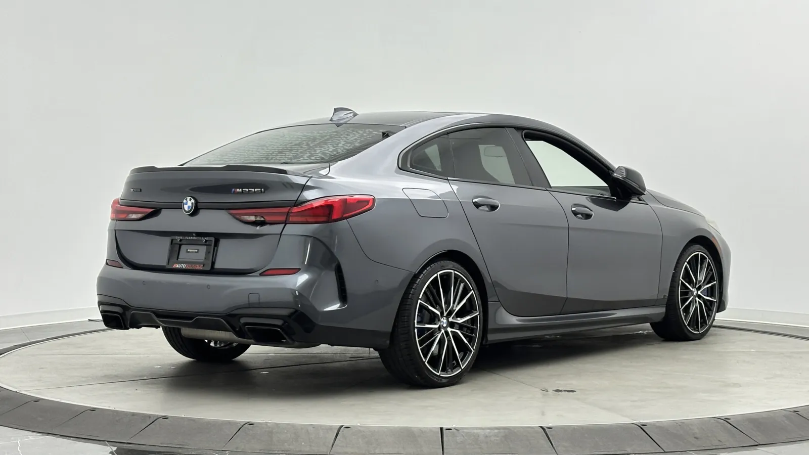 BMW 2 Series photo 9