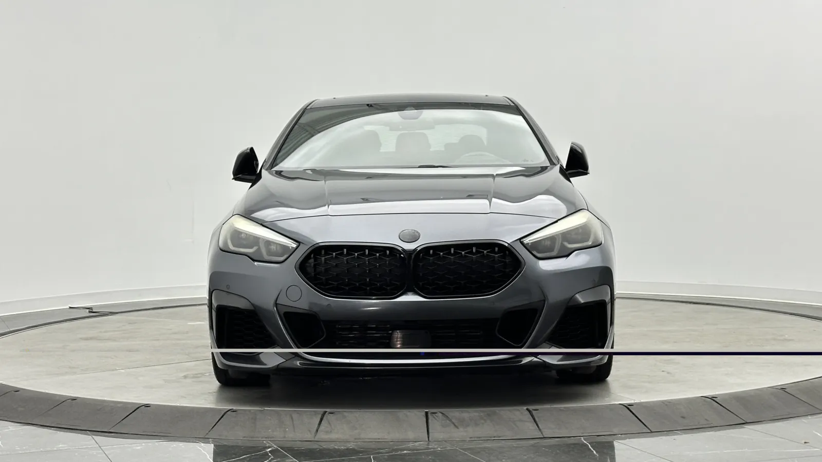 BMW 2 Series photo 2