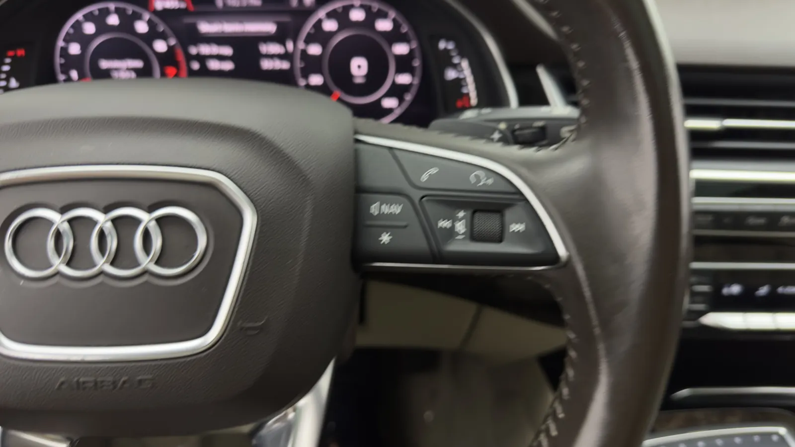 Audi Q7 photo 24