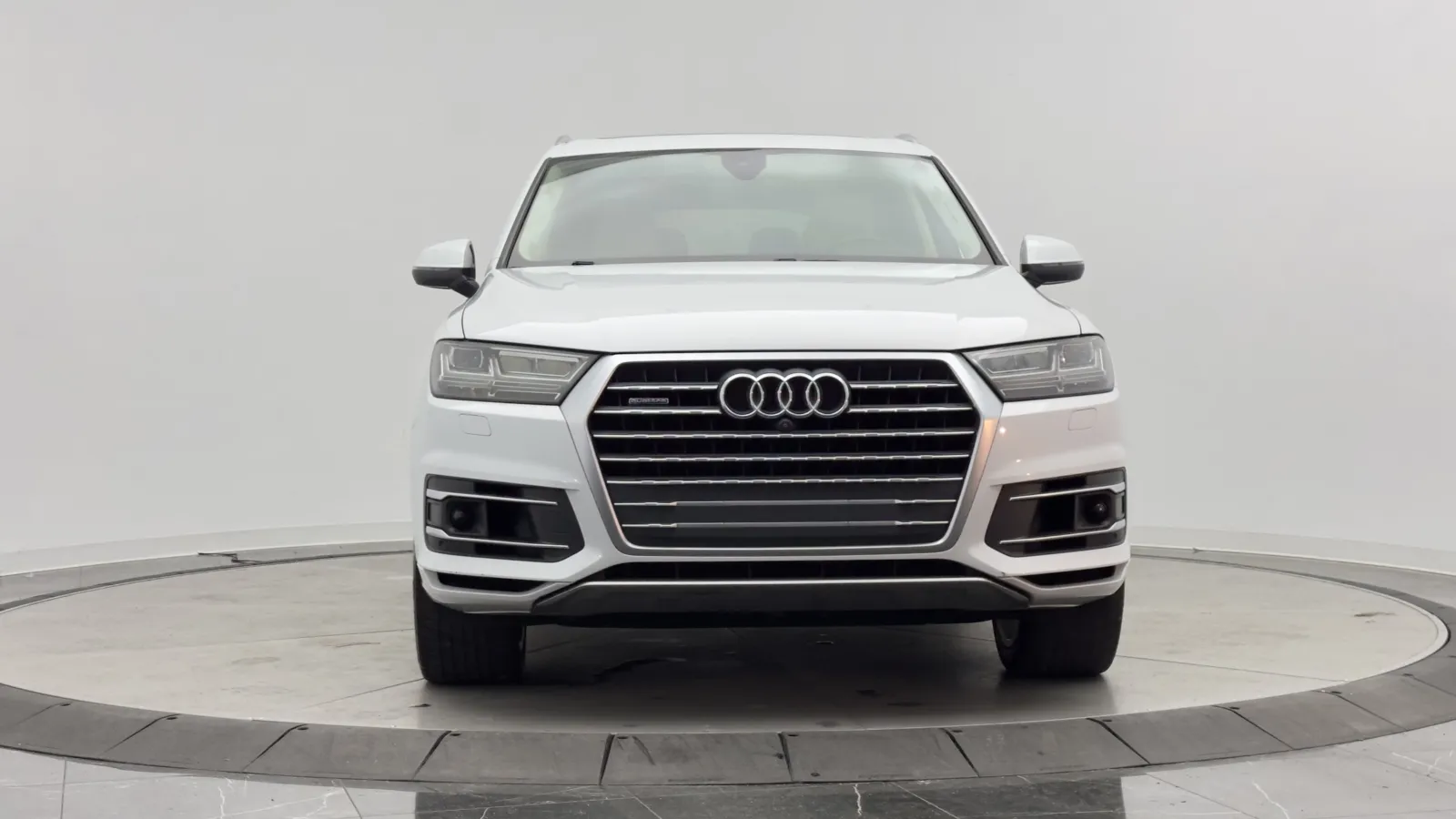 Audi Q7 photo 2