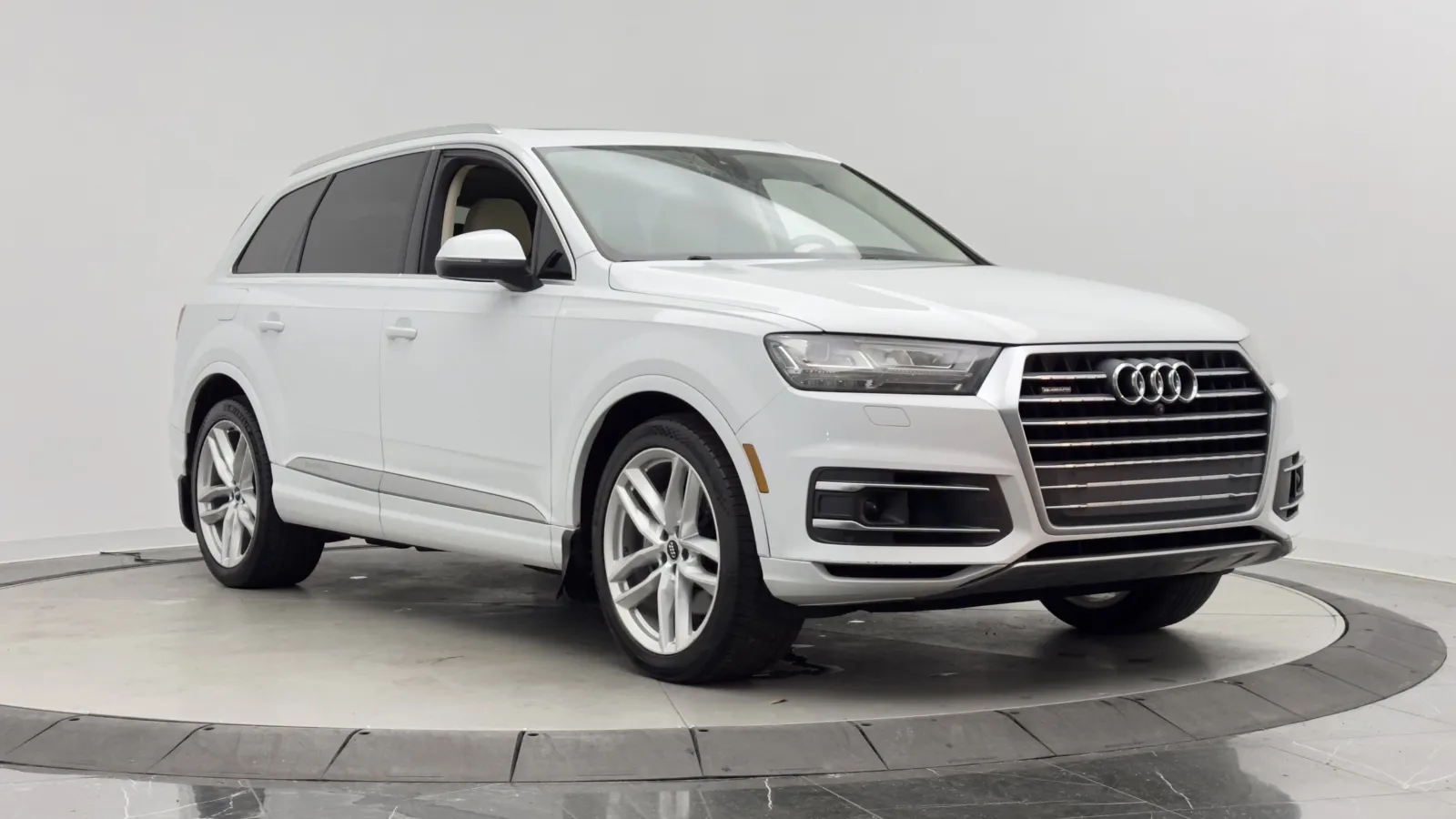Audi Q7 photo 3